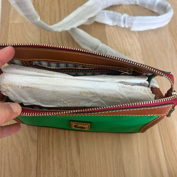 New Dooney & Bourke Wayfarer Zip Green and Brown Crossbody Bag - Picture 3 of 10